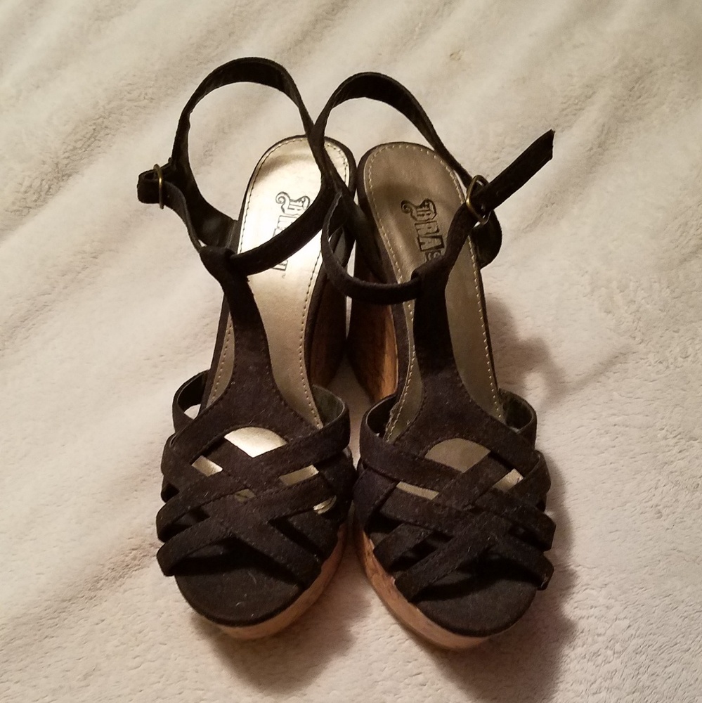 Black Wedges